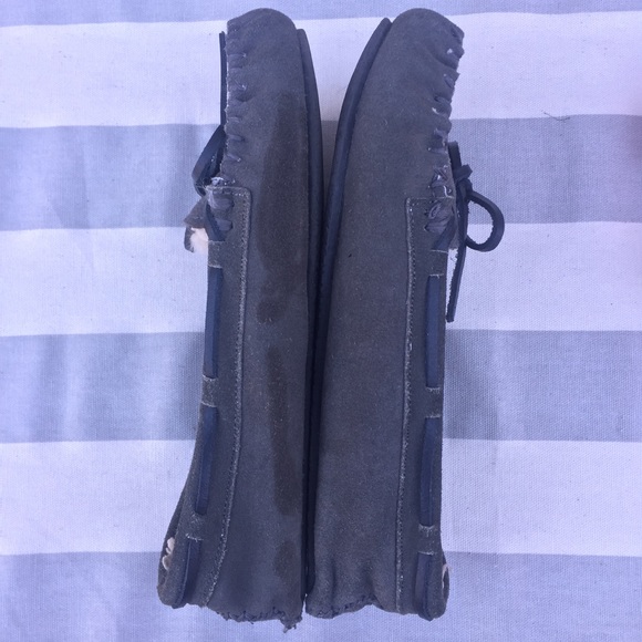Minnetonka leather moccasins gray size 6 Sherpa - Picture 4 of 5